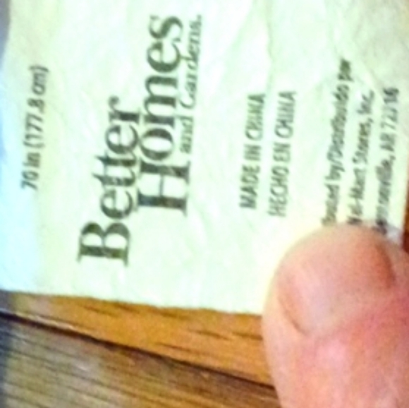 Better Home &Garden 70 Round Red & Green Print Table Cloth Light Weight - Picture 6 of 6